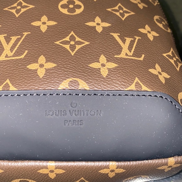 Louis Vuitton cross body bag - Picture 3 of 4